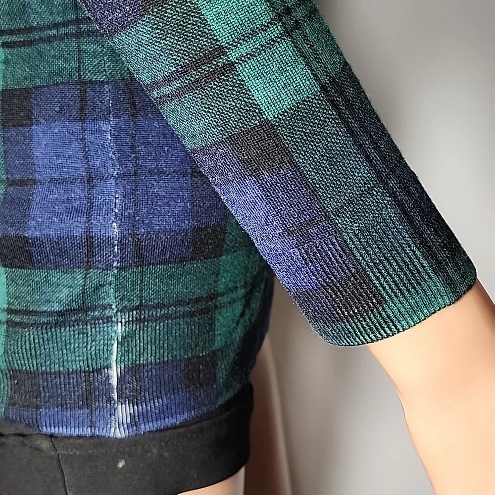 J.Crew Women’s 100% Merino Wool Sweater‎ Size S Plaid Green Blue long sleeve